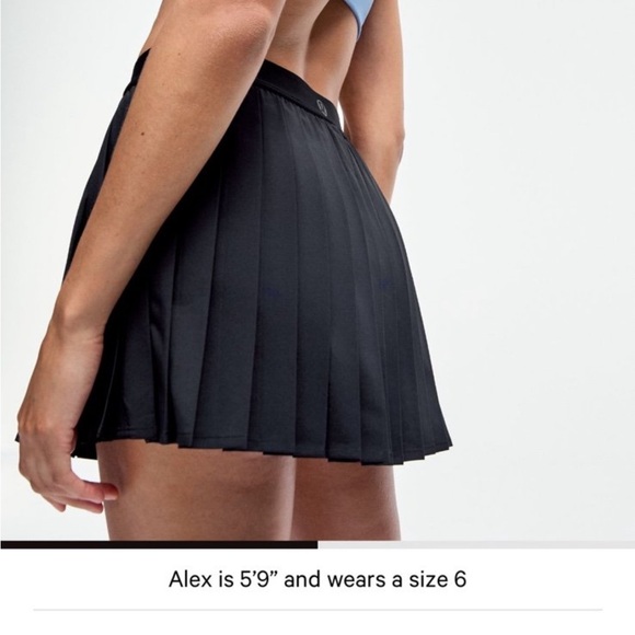 lululemon athletica Dresses & Skirts - Lululemon Black Pleated Tennis Skirt size 6